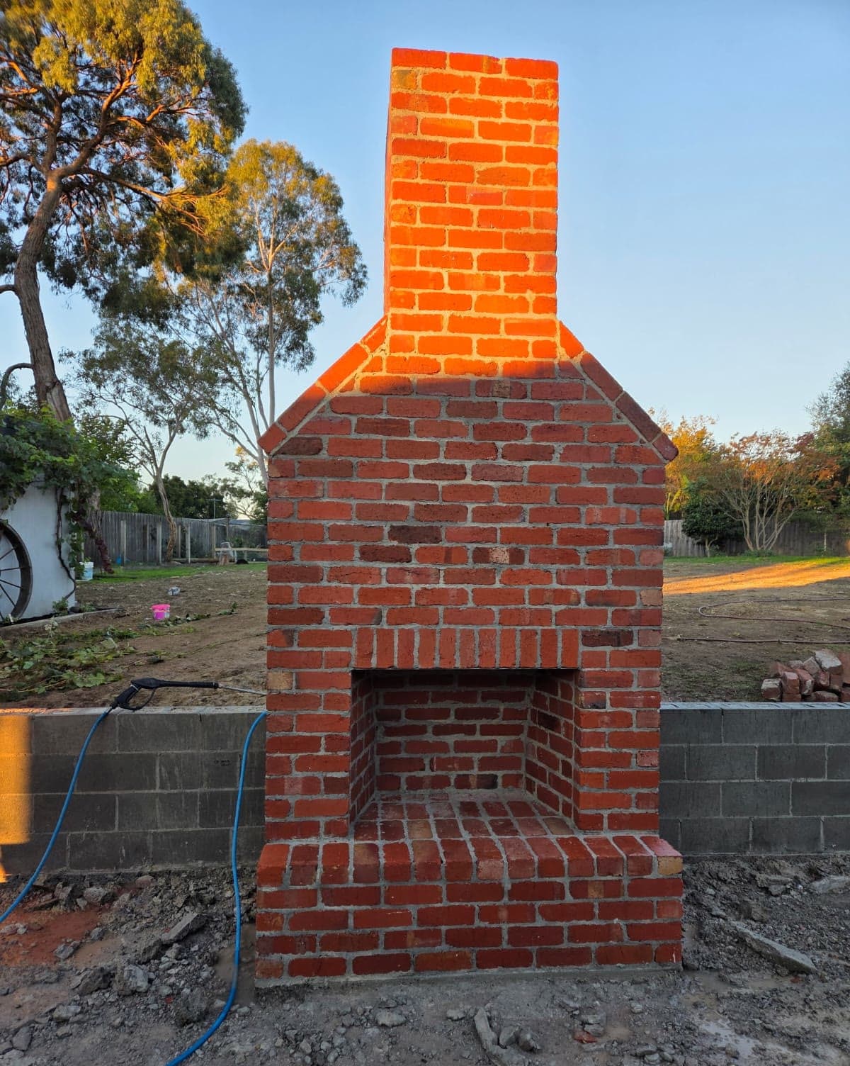 outdoor entertaining area with built-in fireplace — JC Brick & Blocklaying — bricklayer Melbourne eastern suburbs
